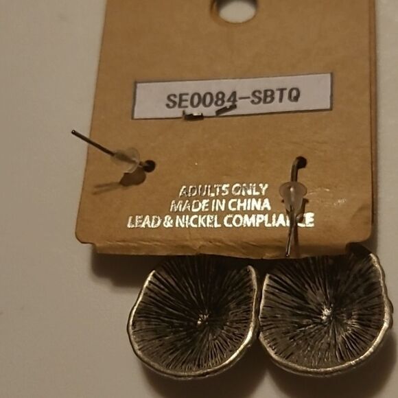 Tipi Earrings. - Picture 2 of 2